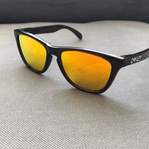 Oakley Frogskin Sunglasses with Mirrored Lenses!